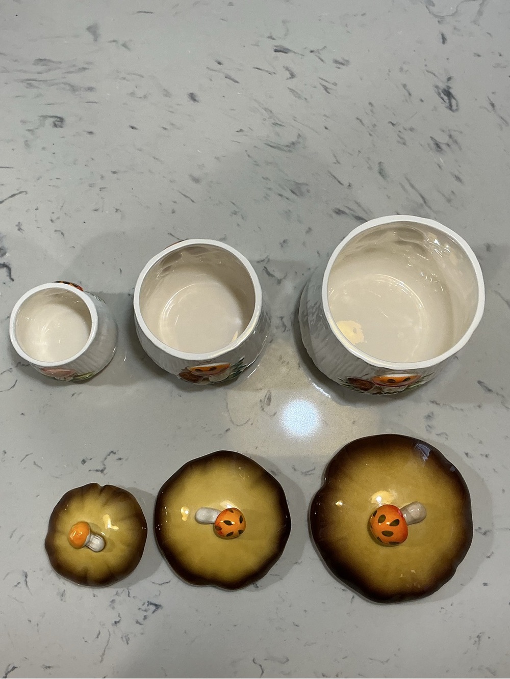 Vintage Ceramic Merry Mushroom Pattern Canister Set of 3 with Lids, Sears 1978 - Picture 4 of 11